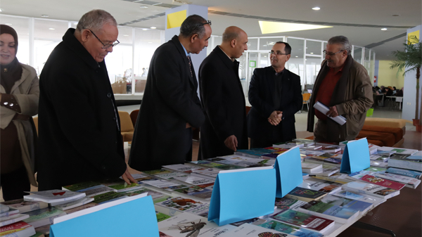 On the fringe of supervising the book gallery at the central library of the university “The Rector of Constantine 1 University pays tribute to the role of the university book in upgrading the scientific research and developing it.”