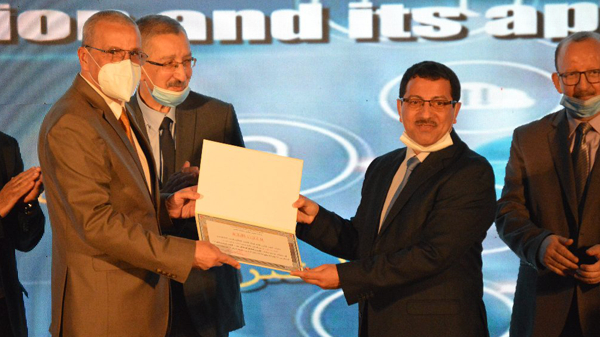 الجائزة الأولى لجامعة الإخوة منتوري قسنطينة1 في فعاليات الأسبوع العلمي الوطني حول “الرقمنة وتطبيقاتها